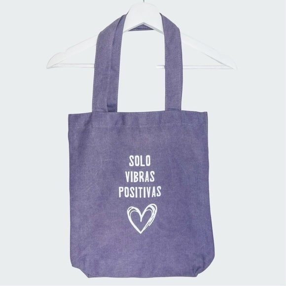 Handbags - NWT Tote Solo Vibras Positivas